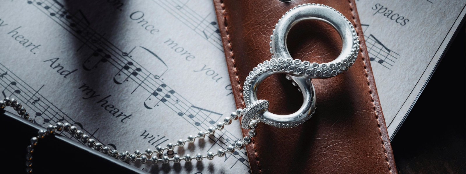 Collection des colliers en cuir - Riona